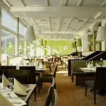 Robinson 4*